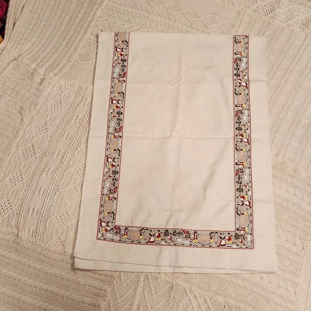Alba Home table runner with peasant scenes